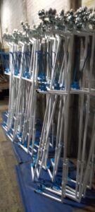 Gancheras con soportes plastificados para piezas Inyectadas y Pintadas