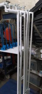 Gancheras con soportes plastificados para piezas Inyectadas y Pintadas con sus respectivos rosarios